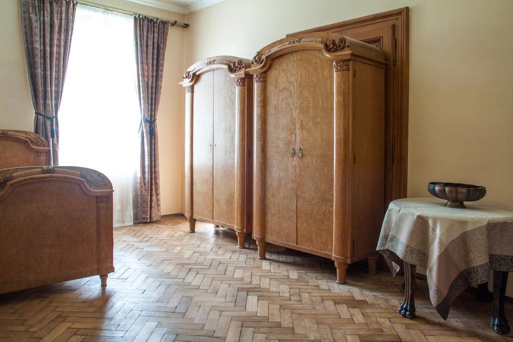 "Eva Stories" Movie Apartment On Rynok Square Lviv Exterior photo