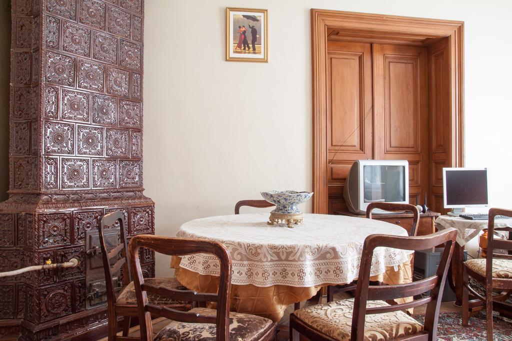 "Eva Stories" Movie Apartment On Rynok Square Lviv Exterior photo