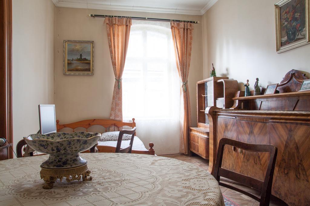 "Eva Stories" Movie Apartment On Rynok Square Lviv Exterior photo